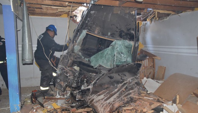 Speedway family displaced after driver crashes into home - Indianapolis ...