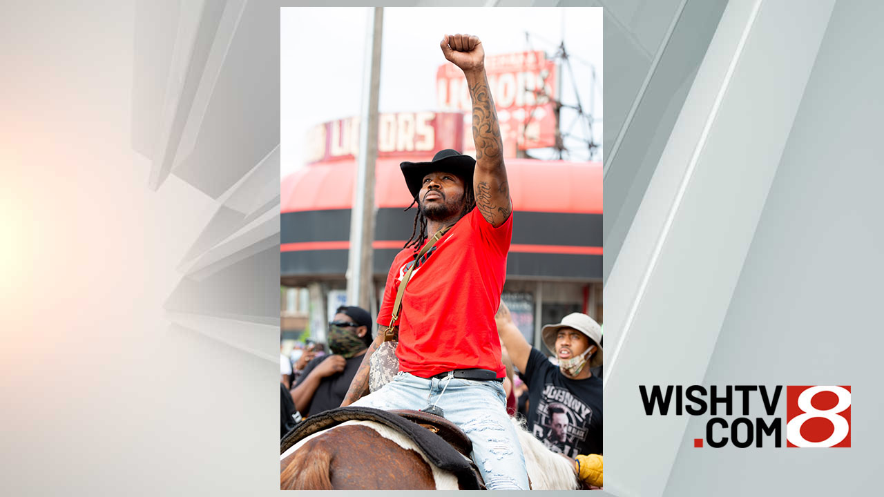 'Dreadhead Cowboy' arrested for riding horse on Chicago's Dan Ryan ...