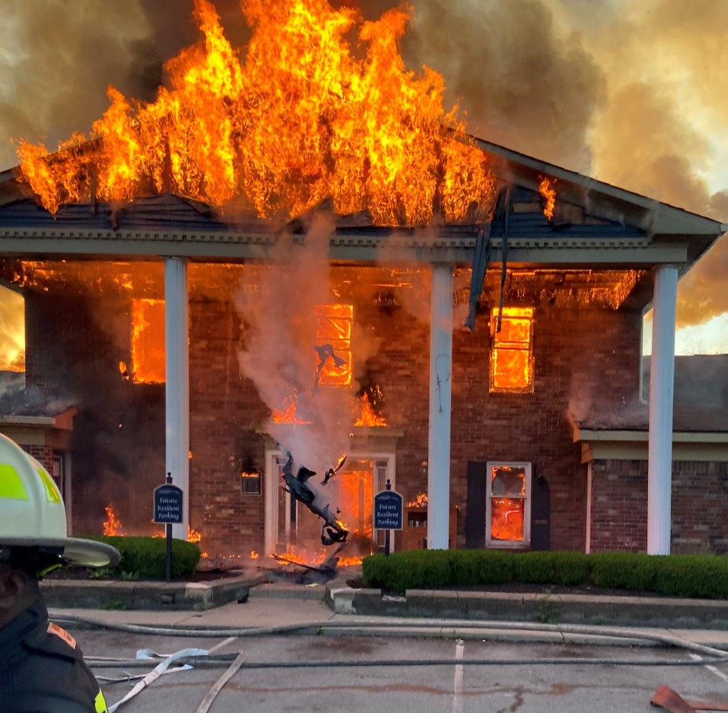 Fire destroys clubhouse of apartment complex on north side ...