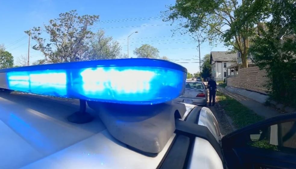 19-year-old dies after crashing into tree in Hancock County