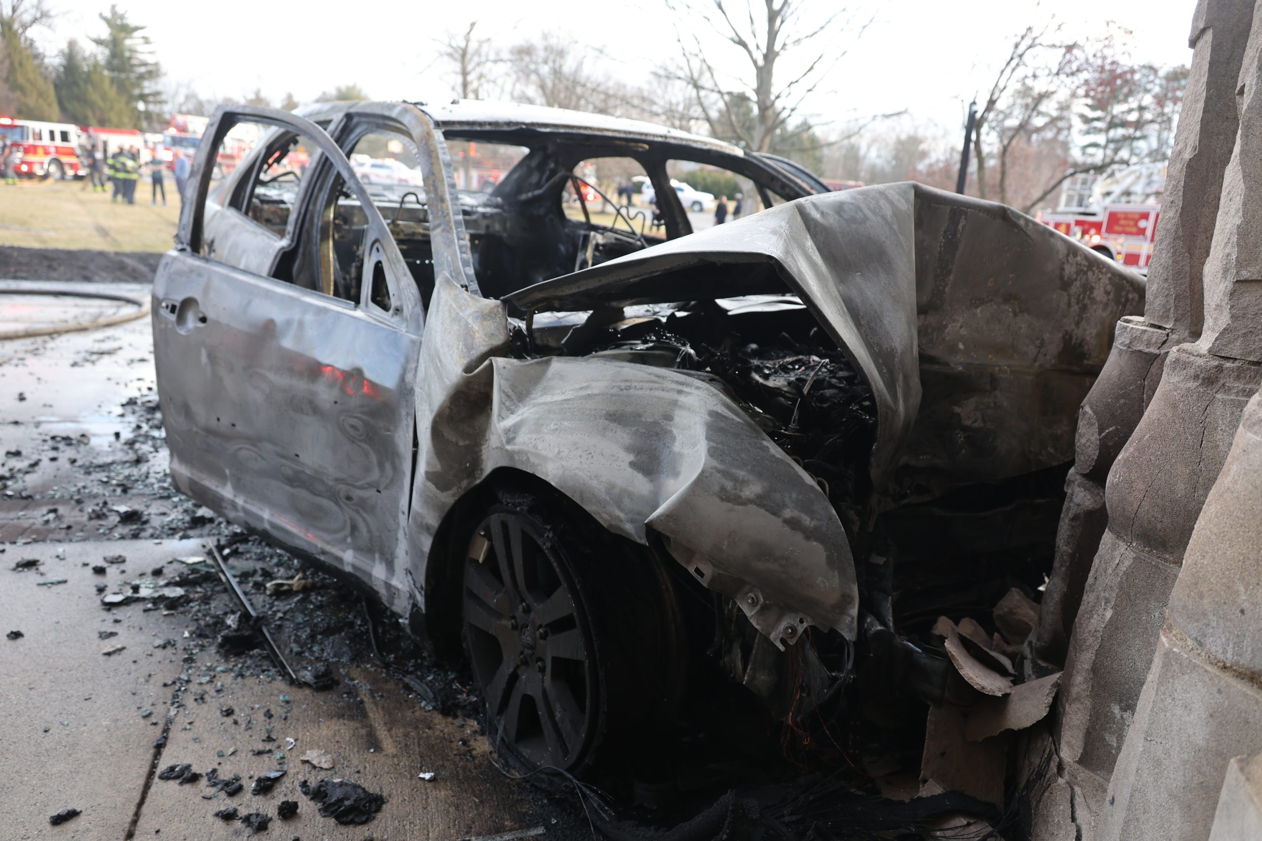 2 IMPD officers rescue woman from burning car crashed into church ...