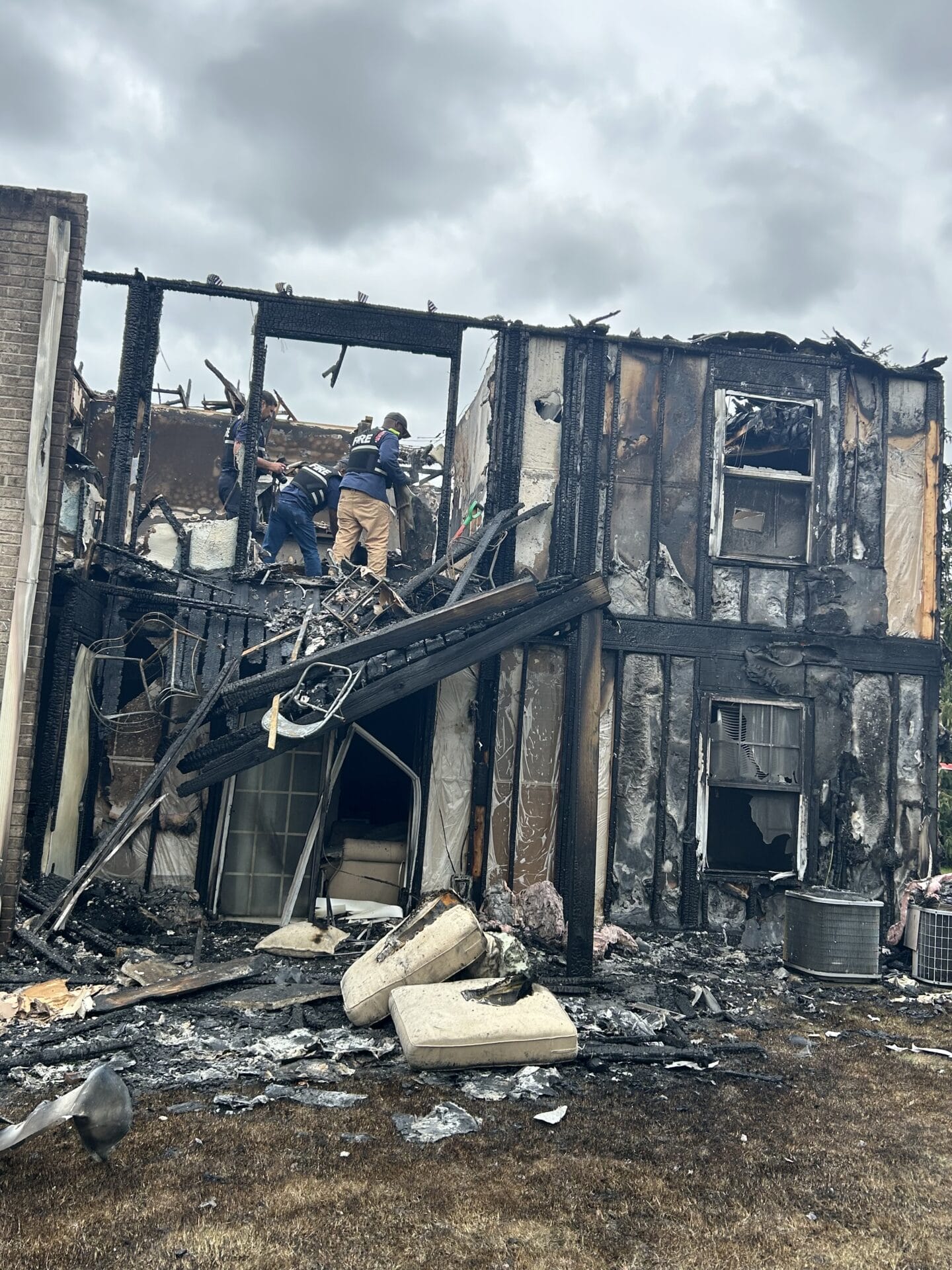 Severe fire destroys 8 apartments, injures 3 cats at Anderson apartment ...