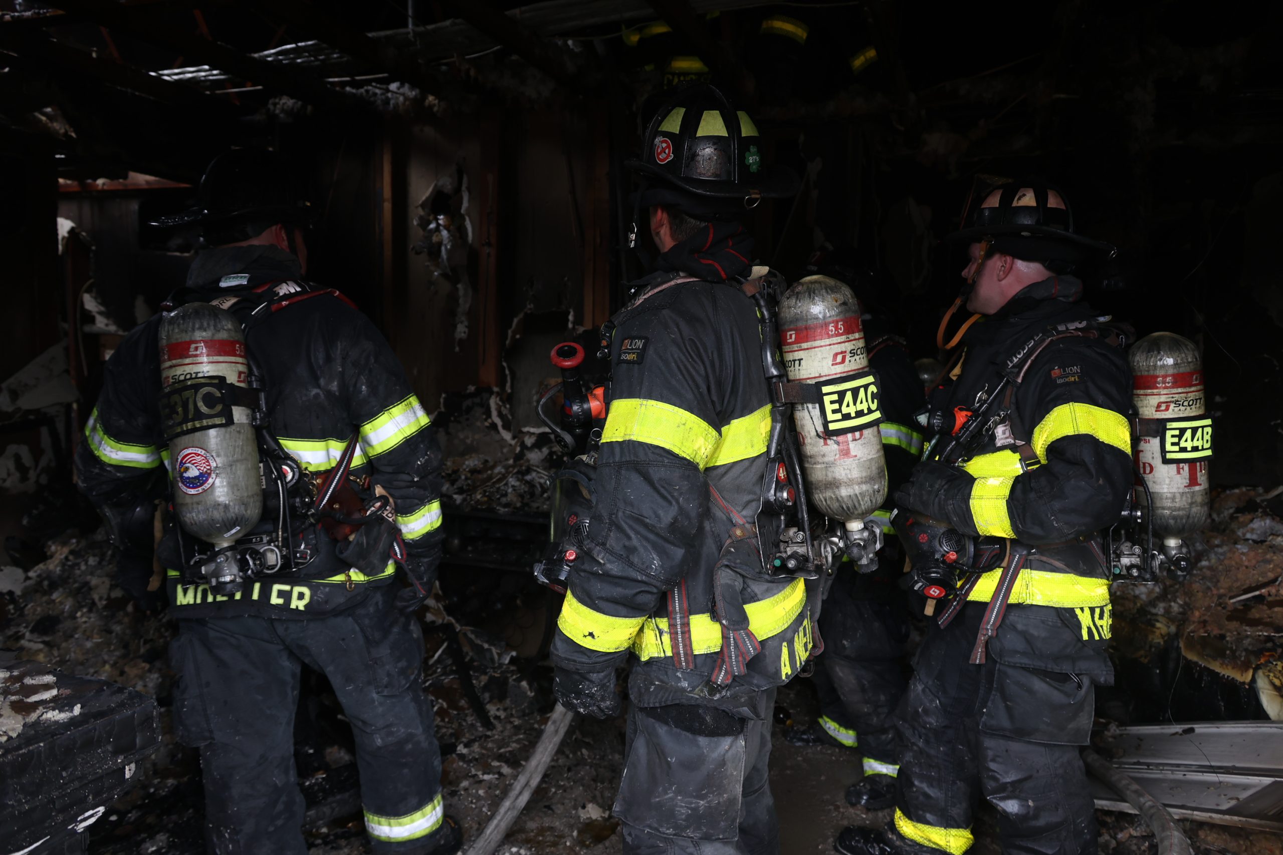 11 adults, 3 children displaced from Indianapolis apartment fire ...
