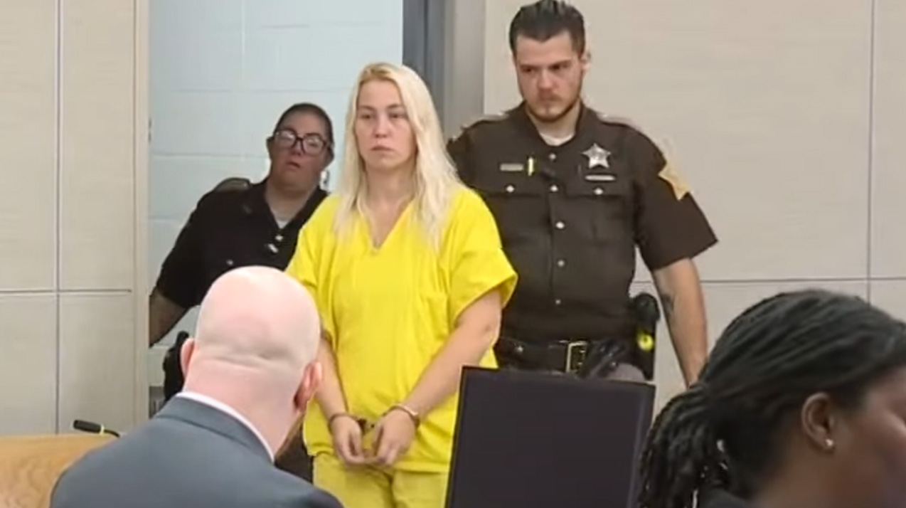 Bond set at $200K for mom accused of trafficking her daughters over ...