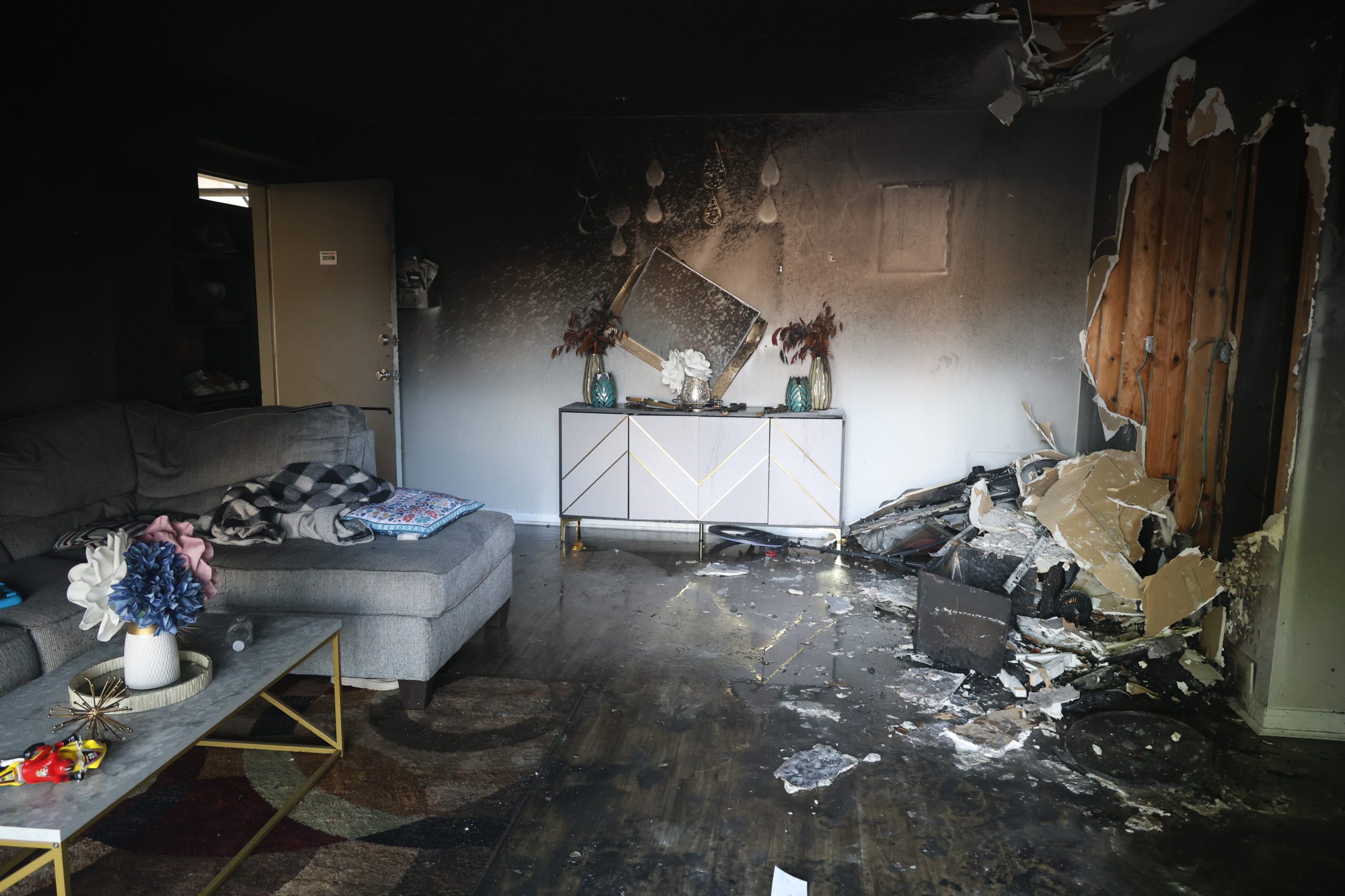 IFD firefighters rescue 5-year-old from northeast side apartment fire