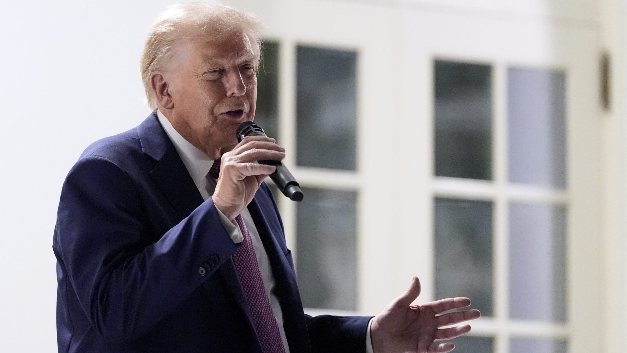 Trump's job market promises fall flat as hiring collapses