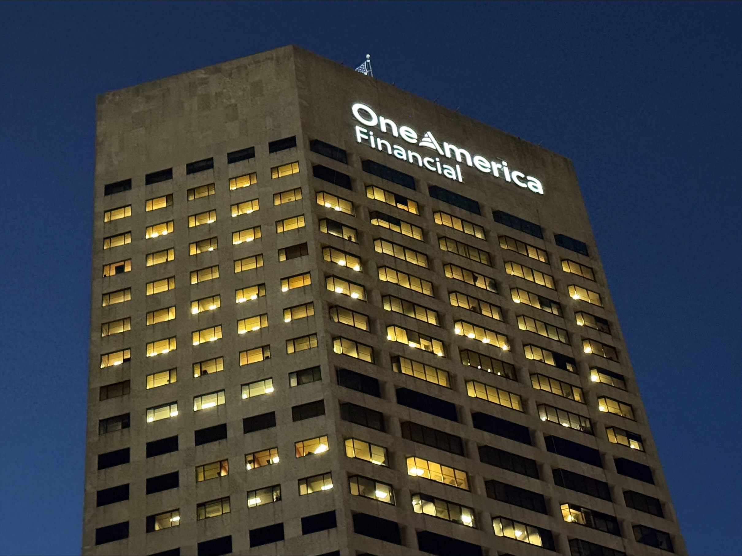 Oneamerica Building PHOTOS | OneAmerica flips the switch on new signage - Indianapolis News ...
